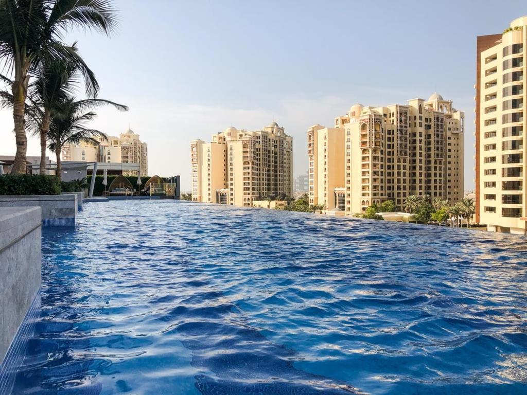 Luxury 1-br With Stunning Views In Palm Tower By Luxe Shortlet Apartment *